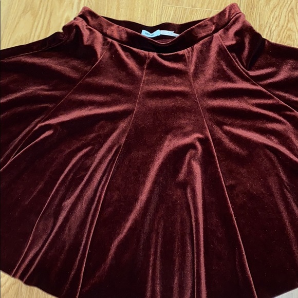 Burgundy velvet skater skirt - Picture 4 of 4
